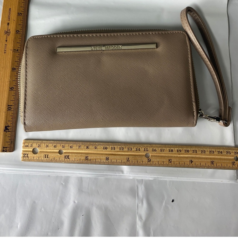 Steve Madden Zip Around Wallet Beige Faux Leather Card Holder Organizer